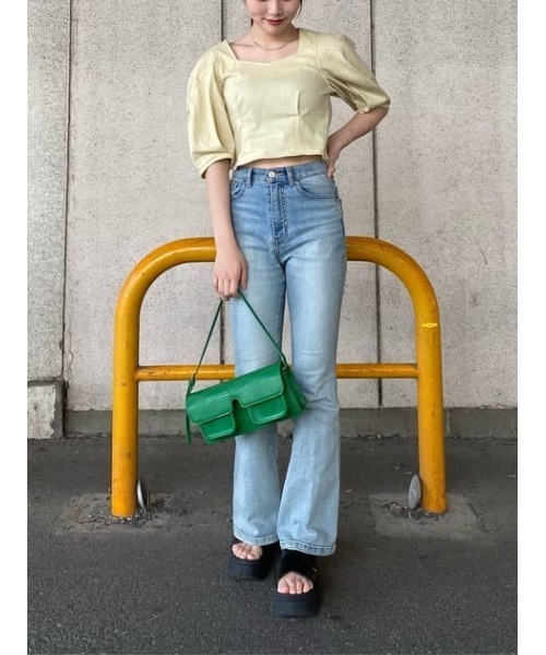 SLY（スライ）の「HW FLARE PT-C WITH ROICA（R）EF ハイウエスト  デニム フレアパンツ（デニムパンツ・レディース・ライトブルー・26inch/24inch/22inch/23inch/25inch）」の13枚目の写真