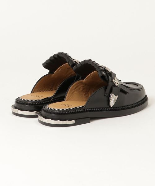 TOGA PULLA(トーガ プルラ)の「TOGA PULLA METAL LOAFER MULE(サンダル・レディース・ブラック・38/39/35/36/37)」の2枚目の写真