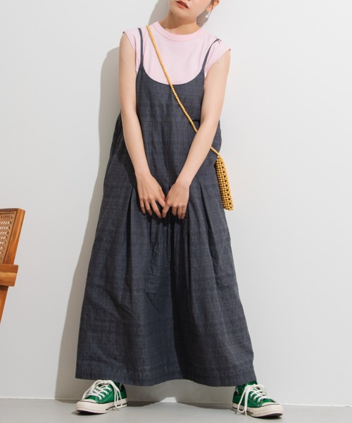 MERLOT(メルロー)の「ジオメトリック刺繍キャミワンピース(ワンピース・レディース・ホワイト/チャコールグレー/イエロー/ブルー・FREE)」の2枚目の写真