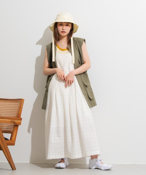 MERLOT(メルロー)の「ジオメトリック刺繍キャミワンピース(ワンピース・レディース・ホワイト/チャコールグレー/イエロー/ブルー・FREE)」の22枚目の写真