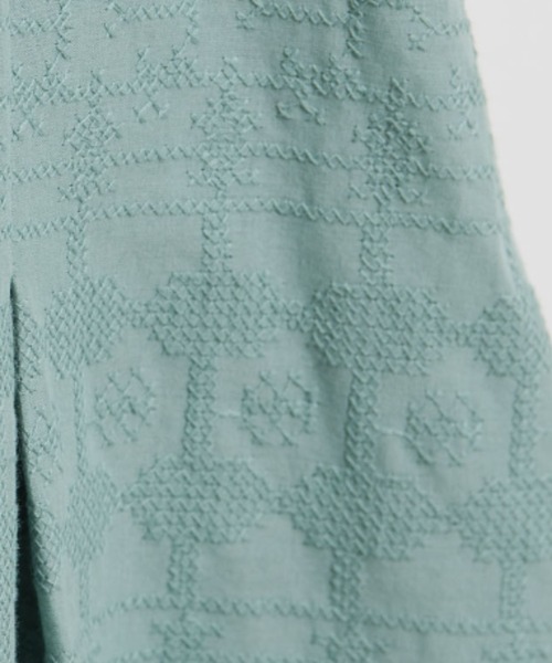 MERLOT(メルロー)の「ジオメトリック刺繍キャミワンピース(ワンピース・レディース・ホワイト/チャコールグレー/イエロー/ブルー・FREE)」の13枚目の写真