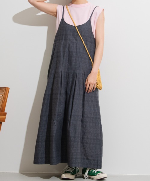 MERLOT(メルロー)の「ジオメトリック刺繍キャミワンピース(ワンピース・レディース・ホワイト/チャコールグレー/イエロー/ブルー・FREE)」の10枚目の写真