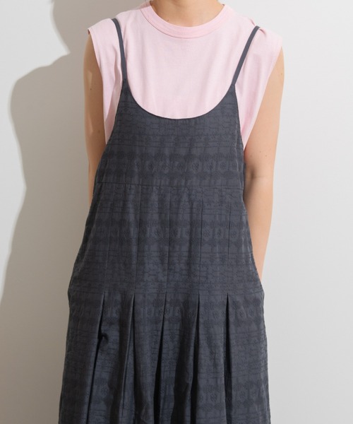 MERLOT(メルロー)の「ジオメトリック刺繍キャミワンピース(ワンピース・レディース・ホワイト/チャコールグレー/イエロー/ブルー・FREE)」の19枚目の写真