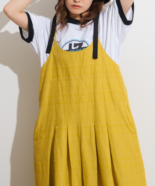 MERLOT(メルロー)の「ジオメトリック刺繍キャミワンピース(ワンピース・レディース・ホワイト/チャコールグレー/イエロー/ブルー・FREE)」の16枚目の写真