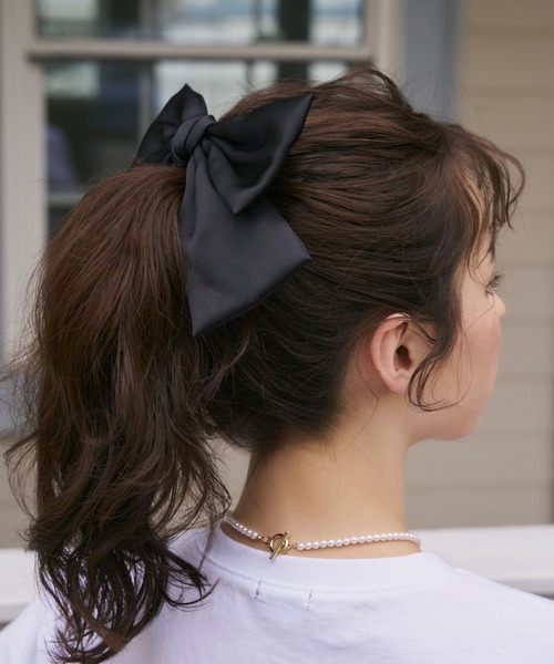 MIRO AMURETTE(ミロアミュレット)の「mat satin ribbon barrette/サテンリボンバレッタ(バレッタ/ヘアクリップ・レディース・ブラック・FREE)」の2枚目の写真