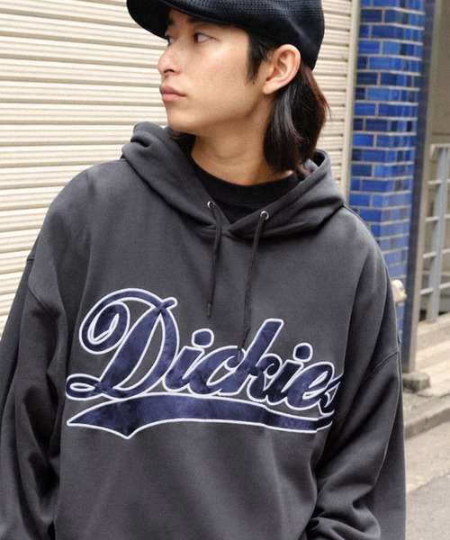 Dickies(ディッキーズ)の「Dickies/ディッキーズ サテンカレッジロゴ刺繍 裏毛オーバーサイズパーカー(パーカー・メンズ・イエロー系/スミクロ/ネイビー/グレー系・XL/M/L)」の18枚目の写真
