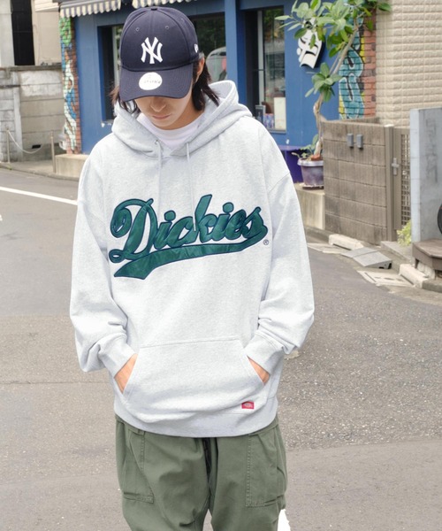 Dickies(ディッキーズ)の「Dickies/ディッキーズ サテンカレッジロゴ刺繍 裏毛オーバーサイズパーカー(パーカー・メンズ・イエロー系/スミクロ/ネイビー/グレー系・XL/M/L)」の22枚目の写真