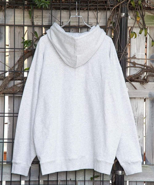 Dickies(ディッキーズ)の「Dickies/ディッキーズ サテンカレッジロゴ刺繍 裏毛オーバーサイズパーカー(パーカー・メンズ・イエロー系/スミクロ/ネイビー/グレー系・XL/M/L)」の6枚目の写真