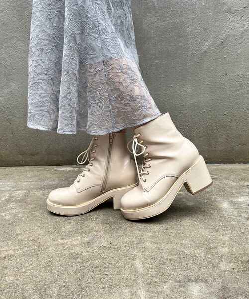 MAJESTIC LEGON（マジェスティックレゴン）の「ボリュームレースアップブーツ（ブーツ・レディース・ブラック/アイボリー・SMALL/MEDIUM/LARGE/X-LARGE）」の4枚目の写真