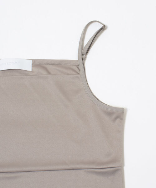 NOLLEY’S Sophi（ノーリーズソフィ）の「アジャスター付サテンスムースキャミソール（キャミソール・レディース・ブラック/アイボリー/グレイッシュベージュ・38/36）」の4枚目の写真