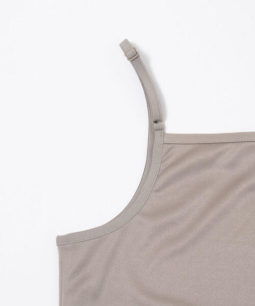 NOLLEY’S Sophi（ノーリーズソフィ）の「アジャスター付サテンスムースキャミソール（キャミソール・レディース・ブラック/アイボリー/グレイッシュベージュ・38/36）」の6枚目の写真