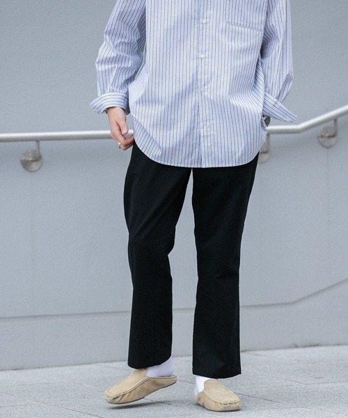 ITEMS URBANRESEARCH（アイテムズ アーバンリサーチ）の「コットンツイル 1-tuck チノパンツ（チノパンツ・メンズ・カーキ/ベージュ/ブラック/ブルー・MEDIUM/LARGE）」の2枚目の写真