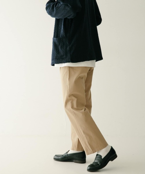 ITEMS URBANRESEARCH（アイテムズ アーバンリサーチ）の「コットンツイル 1-tuck チノパンツ（チノパンツ・メンズ・カーキ/ベージュ/ブラック/ブルー・MEDIUM/LARGE）」の10枚目の写真