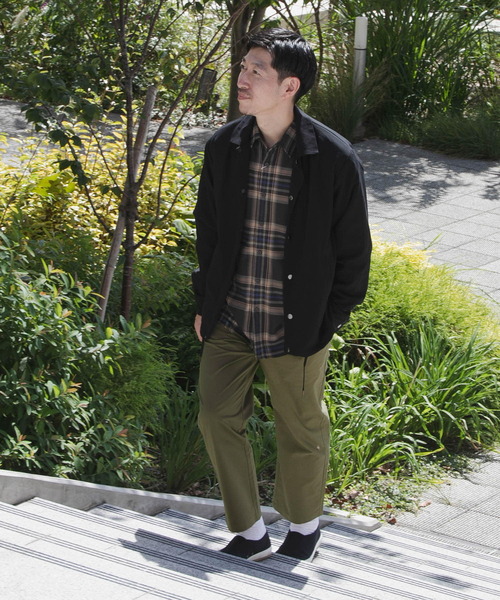 ITEMS URBANRESEARCH（アイテムズ アーバンリサーチ）の「コットンツイル 1-tuck チノパンツ（チノパンツ・メンズ・カーキ/ベージュ/ブラック/ブルー・MEDIUM/LARGE）」の16枚目の写真