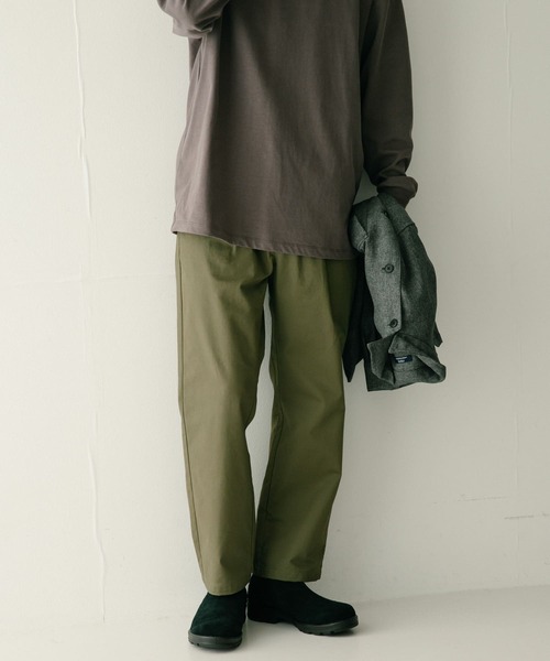 ITEMS URBANRESEARCH（アイテムズ アーバンリサーチ）の「コットンツイル 1-tuck チノパンツ（チノパンツ・メンズ・カーキ/ベージュ/ブラック/ブルー・MEDIUM/LARGE）」の17枚目の写真