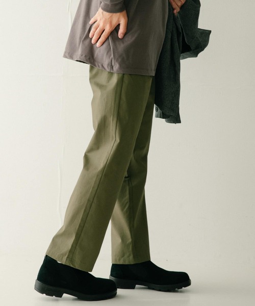 ITEMS URBANRESEARCH（アイテムズ アーバンリサーチ）の「コットンツイル 1-tuck チノパンツ（チノパンツ・メンズ・カーキ/ベージュ/ブラック/ブルー・MEDIUM/LARGE）」の20枚目の写真