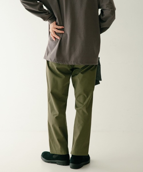 ITEMS URBANRESEARCH（アイテムズ アーバンリサーチ）の「コットンツイル 1-tuck チノパンツ（チノパンツ・メンズ・カーキ/ベージュ/ブラック/ブルー・MEDIUM/LARGE）」の22枚目の写真