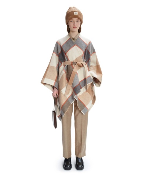 A.P.C.(アーペーセー)の「CAPE YUMA 22A(ポンチョ・レディース・マルチ・ONESIZE)」の4枚目の写真