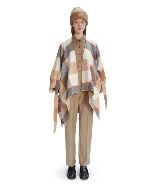 A.P.C.(アーペーセー)の「CAPE YUMA 22A(ポンチョ・レディース・マルチ・ONESIZE)」の3枚目の写真
