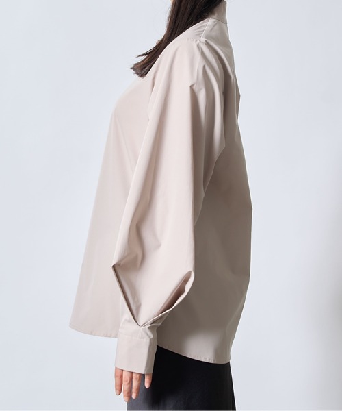 MAISON BREEZE（メゾンブリーズ）の「【MAISON BREEZE】ZOZOランキング1位獲得のオールシーズンver.超高密度ワッシャースタンドカラーボリュームスリーブシャツ（シャツ/ブラウス・レディース・ブルー/ブラック/ベージュ/グリーン/ホワイト・3/4）」の6枚目の写真