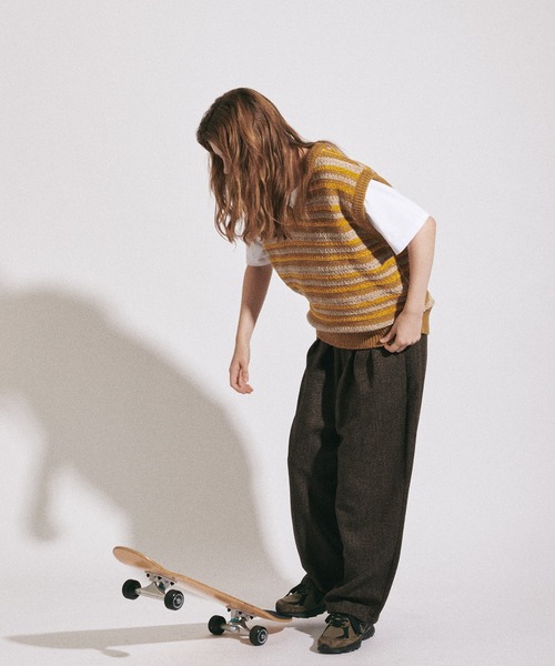 MUHET(ミュエータ)の「アソートニットベスト(ベスト・レディース・ブラック/ダークグリーン/ネイビー/ブラウン/ライトグリーン/マスタード・MEDIUM/X-LARGE)」の21枚目の写真