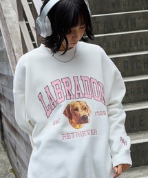 Labrador Retriever（ラブラドールリトリーバー）の「Labrador Retriever/ラブラドールレトリーバー 別注 カレッジロゴ刺繍 ビッグシルエット プルオーバースウェット（スウェット）」