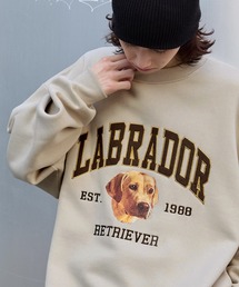 Labrador Retriever（ラブラドールリトリーバー）の「Labrador Retriever/ラブラドールレトリーバー 別注 カレッジロゴ刺繍 ビッグシルエット プルオーバースウェット（スウェット）」