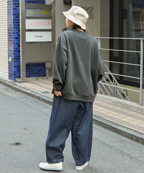 Labrador Retriever（ラブラドールリトリーバー）の「Labrador Retriever/ラブラドールレトリーバー 別注 カレッジロゴ刺繍 ビッグシルエット プルオーバースウェット（スウェット・メンズ・グリーン/チャコール/ネイビー/グレー/杢グレー/カーキ/ダークブラウン/グレイッシュベージュ/オフホワイト/レッド・L/M）」の16枚目の写真