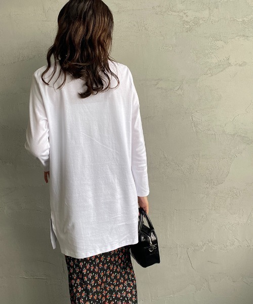 HANES（ヘインズ）の「[HANES/ヘインズ] UNDIES PLUS+ ライトコットン ロング丈Tシャツ（Tシャツ/カットソー・レディース・ホワイト・F）」の2枚目の写真