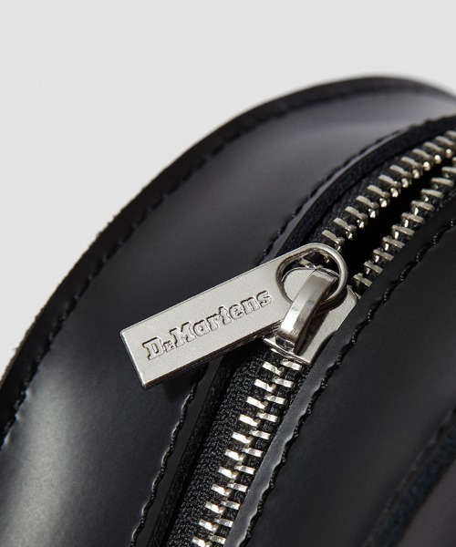 Dr. Martens(ドクターマーチン)の「Dr.Martens/ドクターマーチン/HEART LEATHER BACKPACK(ショルダーバッグ・レディース・ブラック・F)」の9枚目の写真