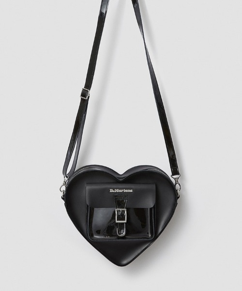 Dr. Martens(ドクターマーチン)の「Dr.Martens/ドクターマーチン/HEART LEATHER BACKPACK(ショルダーバッグ・レディース・ブラック・F)」の6枚目の写真