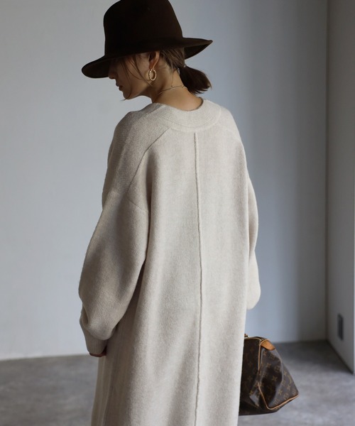 Bonjour Sagan(ボンジュールサガン)の「ディープVネックニットワンピース(ワンピース・レディース・チャコールグレー/アイボリー/モカ/グレー・FREE)」の11枚目の写真