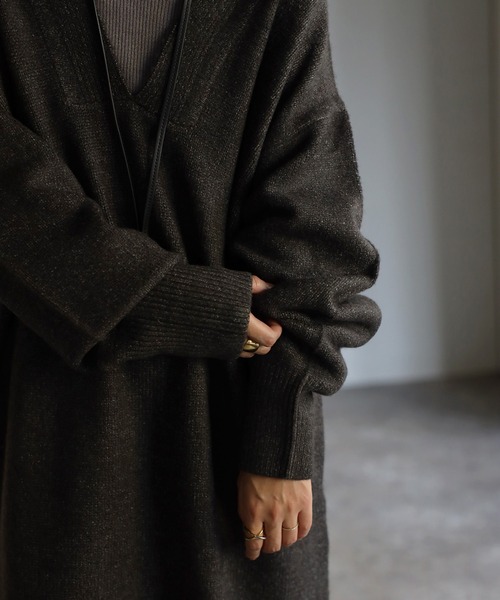 Bonjour Sagan(ボンジュールサガン)の「ディープVネックニットワンピース(ワンピース・レディース・チャコールグレー/アイボリー/モカ/グレー・FREE)」の21枚目の写真