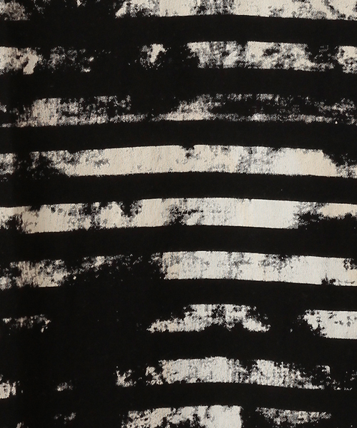 NO ID.（ノーアイディ）の「mt2775 - コットン天竺クラックボーダーＶネックTシャツ（Tシャツ/カットソー・メンズ・ブラック/ホワイト・1/2）」の5枚目の写真