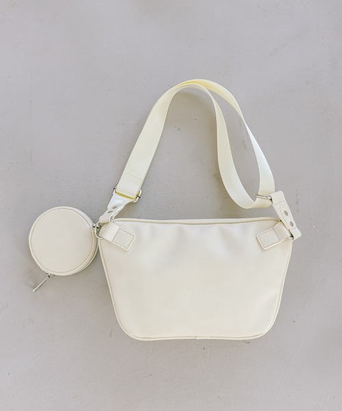 OLIVE des OLIVE(オリーブデオリーブ)の「サークルポーチ付ボディバッグ(ボディバッグ/ウエストポーチ・レディース・ブラック/アイボリー・FREE)」の4枚目の写真