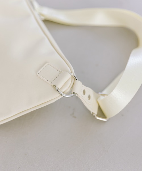 OLIVE des OLIVE(オリーブデオリーブ)の「サークルポーチ付ボディバッグ(ボディバッグ/ウエストポーチ・レディース・ブラック/アイボリー・FREE)」の11枚目の写真