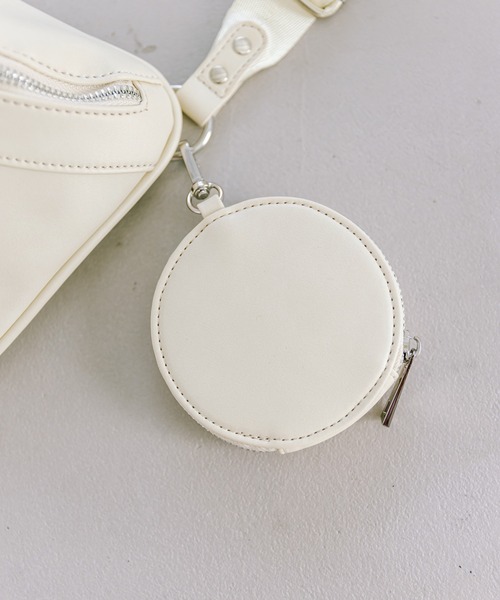 OLIVE des OLIVE(オリーブデオリーブ)の「サークルポーチ付ボディバッグ(ボディバッグ/ウエストポーチ・レディース・ブラック/アイボリー・FREE)」の9枚目の写真