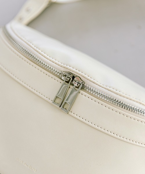 OLIVE des OLIVE(オリーブデオリーブ)の「サークルポーチ付ボディバッグ(ボディバッグ/ウエストポーチ・レディース・ブラック/アイボリー・FREE)」の16枚目の写真