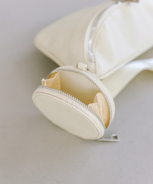 OLIVE des OLIVE(オリーブデオリーブ)の「サークルポーチ付ボディバッグ(ボディバッグ/ウエストポーチ・レディース・ブラック/アイボリー・FREE)」の14枚目の写真