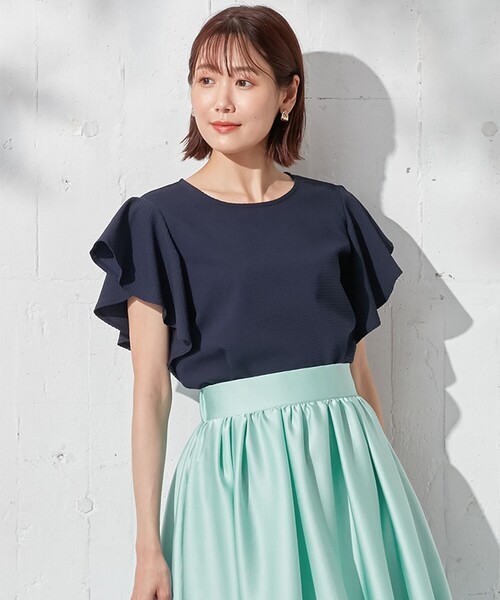 組曲(クミキョク)の「【洗える】さらっと快適サッカーフリルディテール ブラウス(Tシャツ/カットソー・レディース・アイボリー系/グリーン系/ブルー系/イエロー系/ネイビー系・7/6/5)」の3枚目の写真