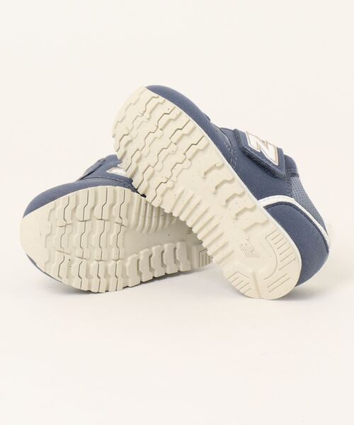 NEW BALANCE（ニューバランス）の「《New Balance》IZ373（スニーカー・キッズ・ネイビー/ベージュ・15.0cm/14.0cm/12.5cm/15.5cm/16.5cm/13.5cm/16.0cm/12.0cm/14.5cm/13.0cm）」の4枚目の写真