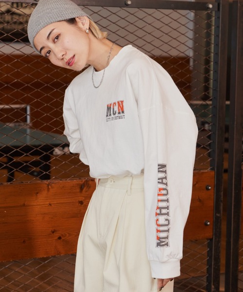 Auntie Rosa Holiday（アンティローザホリデー）の「カレッジロゴロンT（Tシャツ/カットソー・レディース・オフホワイト/ナチュラル/ホワイト/ネイビー/ライトグレー/ホワイト系/ダークブルー・FREE）」の2枚目の写真