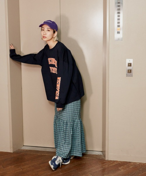 Auntie Rosa Holiday（アンティローザホリデー）の「カレッジロゴロンT（Tシャツ/カットソー・レディース・オフホワイト/ナチュラル/ホワイト/ネイビー/ライトグレー/ホワイト系/ダークブルー・FREE）」の12枚目の写真