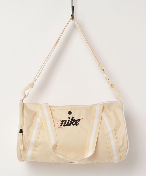 NIKE(ナイキ)の「NIKE HERITAGE DUFF RETRO ナイキ ヘリテージ レトロ ダッフル(ボストンバッグ・メンズ・ベージュ/ブラック・FREE)」の1枚目の写真