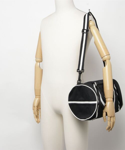 NIKE(ナイキ)の「NIKE HERITAGE DUFF RETRO ナイキ ヘリテージ レトロ ダッフル(ボストンバッグ・メンズ・ベージュ/ブラック・FREE)」の3枚目の写真