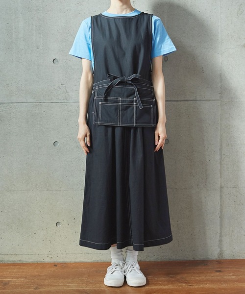 PAR ICI（パーリッシィ）の「強撚ギャバ エプロン付きワンピース（ジャンパースカート・レディース・ネイビー/ブラウン・FREE）」の9枚目の写真