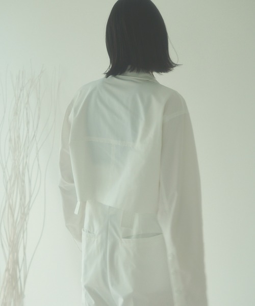 HANNE（アン）の「【セットアップ対応】カットオフクロップドシャツ（シャツ/ブラウス・レディース・ネイビー/オフホワイト・フリー）」の9枚目の写真