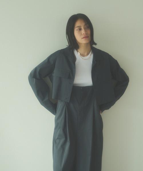 HANNE（アン）の「【セットアップ対応】カットオフクロップドシャツ（シャツ/ブラウス・レディース・ネイビー/オフホワイト・フリー）」の4枚目の写真