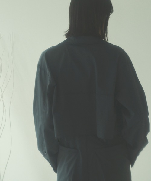 HANNE（アン）の「【セットアップ対応】カットオフクロップドシャツ（シャツ/ブラウス・レディース・ネイビー/オフホワイト・フリー）」の8枚目の写真