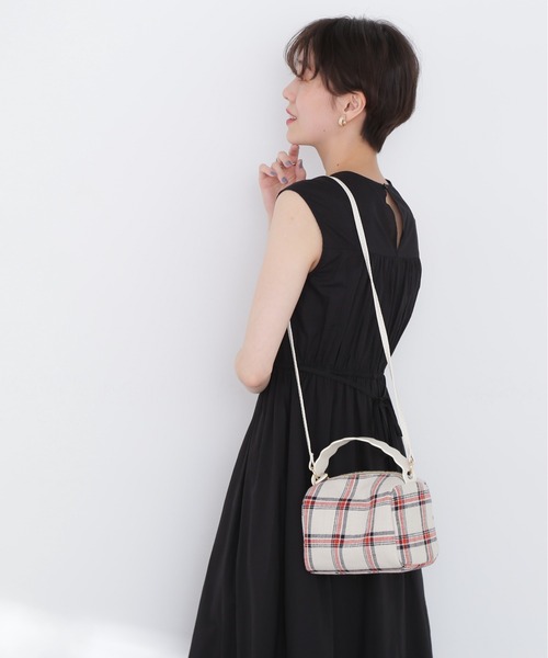 N.（N. Natural Beauty Basic）（エヌエヌナチュラルビューティーベーシック）の「◆波型ハンドルボストンショルダーバッグ（ショルダーバッグ・レディース・グリーン/アイボリー・ﾌﾘ-）」の8枚目の写真